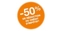 50% de Réduction ou Crédit d'Impôts - Aide à Domicile Macaron orange affichant -50% de réduction ou crédit d'impôts pour les services à la personne.